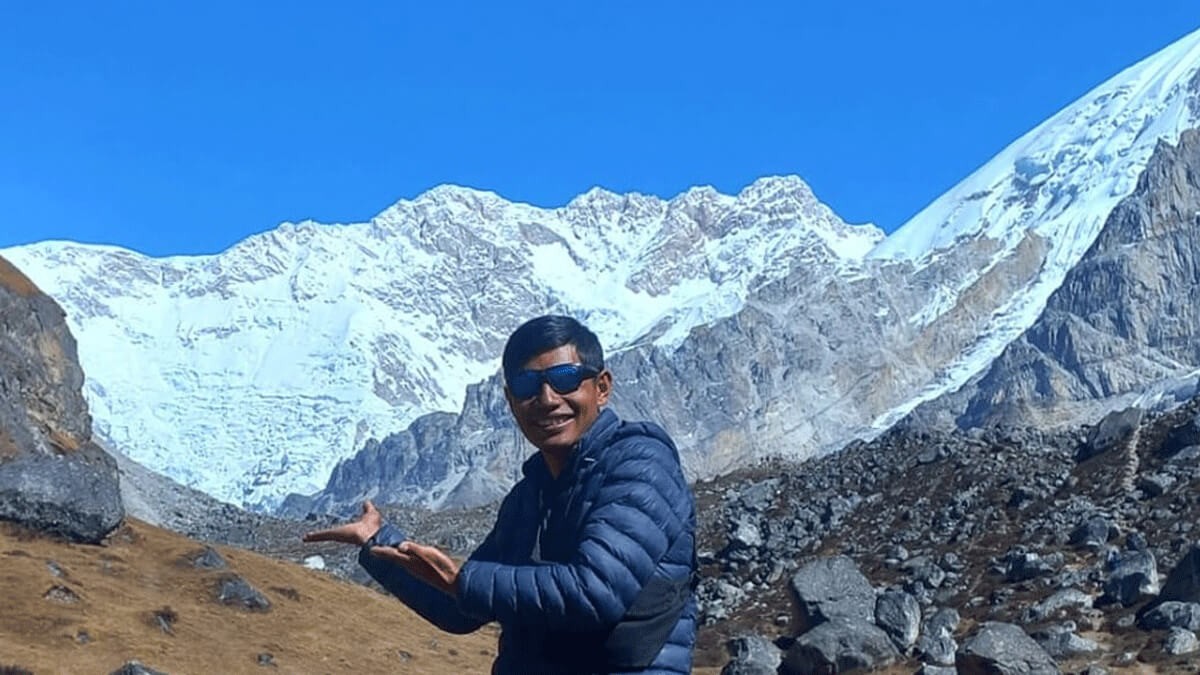 Beautiful pose of trekker during Kanchenjunga trekking