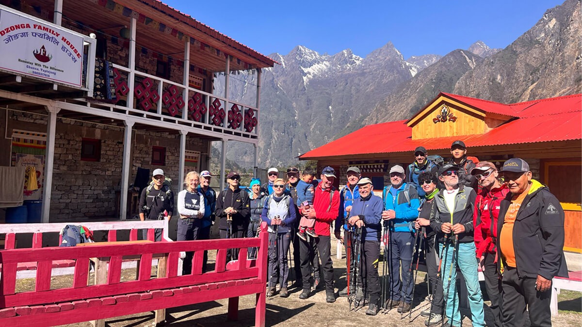 Group picture at Ghunsa